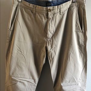JCrew Men’s 770 lightweight khaki pants 34 x 32